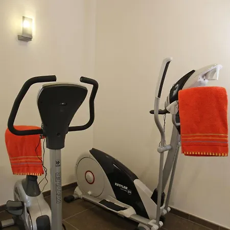 B33 By Interhome شقة